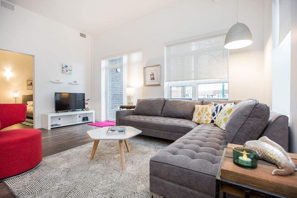 180 Roslyn - Photo 3