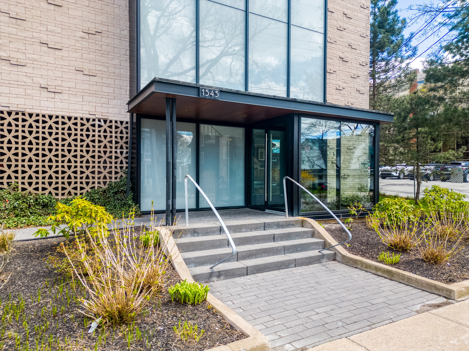 Oxford House - Photo 6