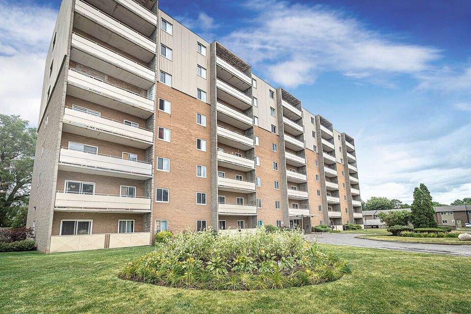 St. James Place II - Photo 39