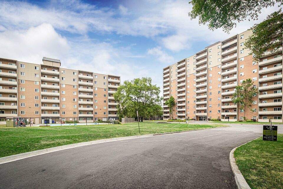 St. James Place II - Photo 42