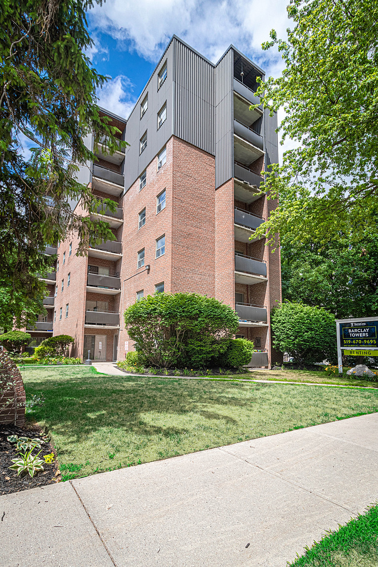 Barclay Towers - Photo 37