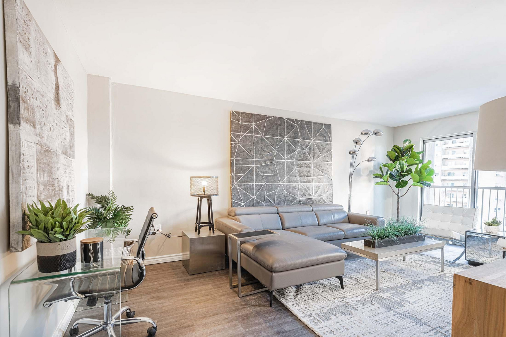 St. James Place IV - Photo 4