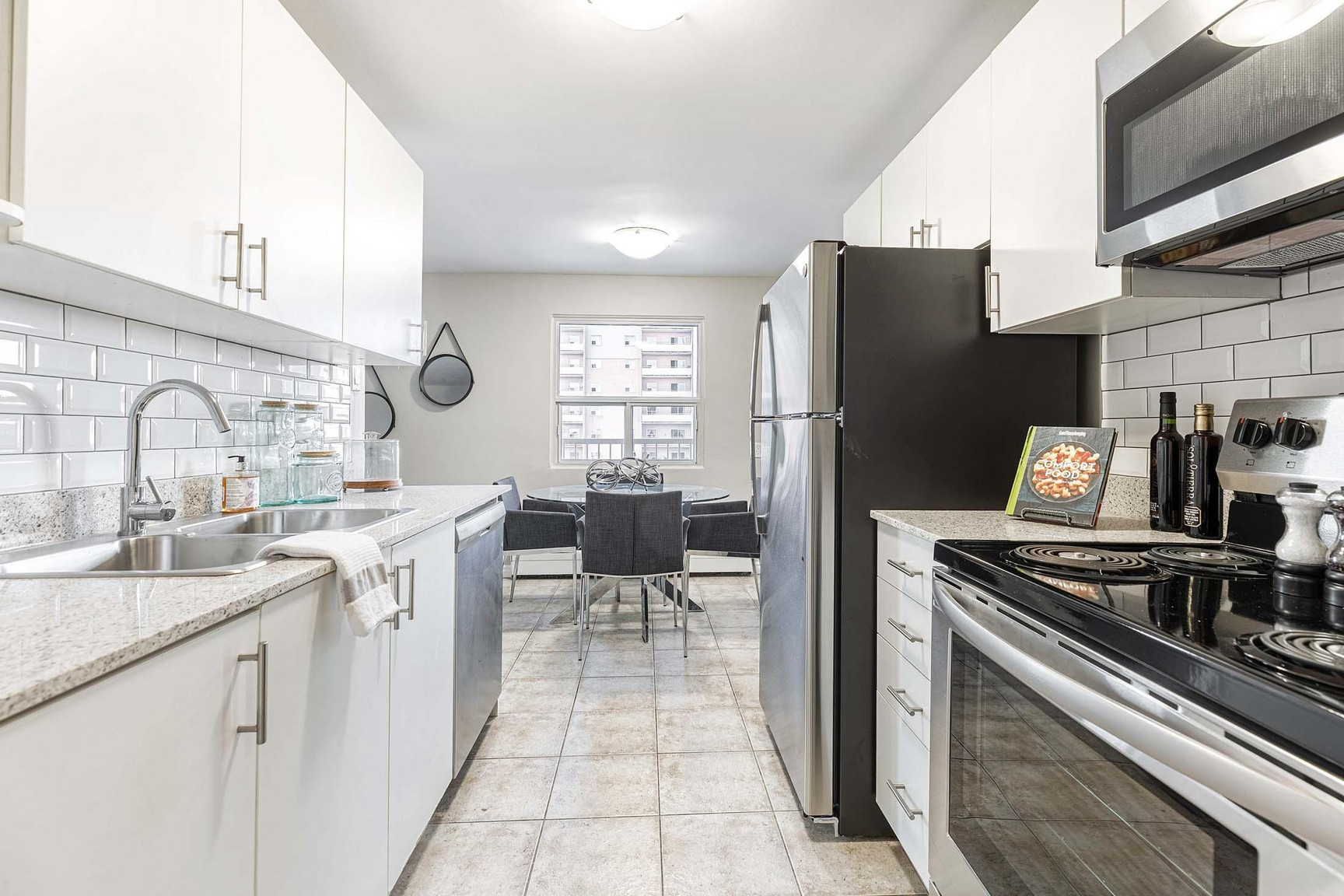 St. James Place IV - Photo 8