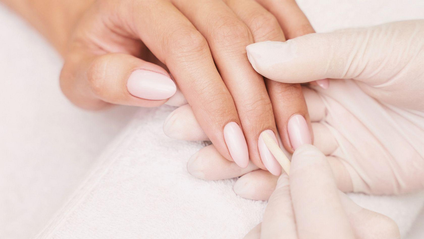 At Hair and Nails Spa Guelph