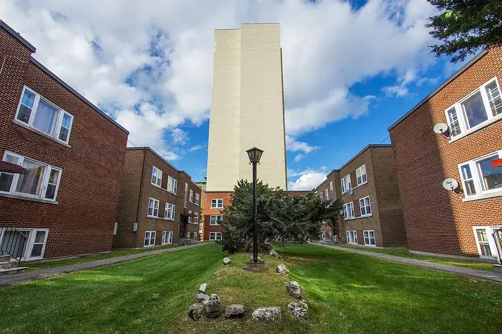 649 Rideau St