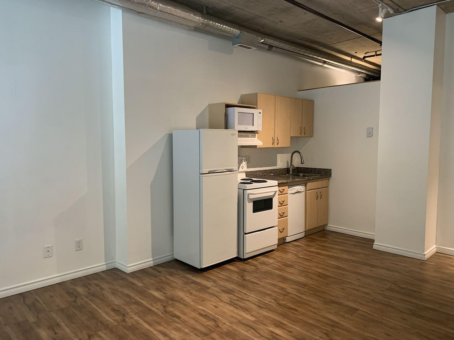 10024 Jasper Avenue 407, Edmonton, Alberta, Canada, T5J 1R2 - Photo 5