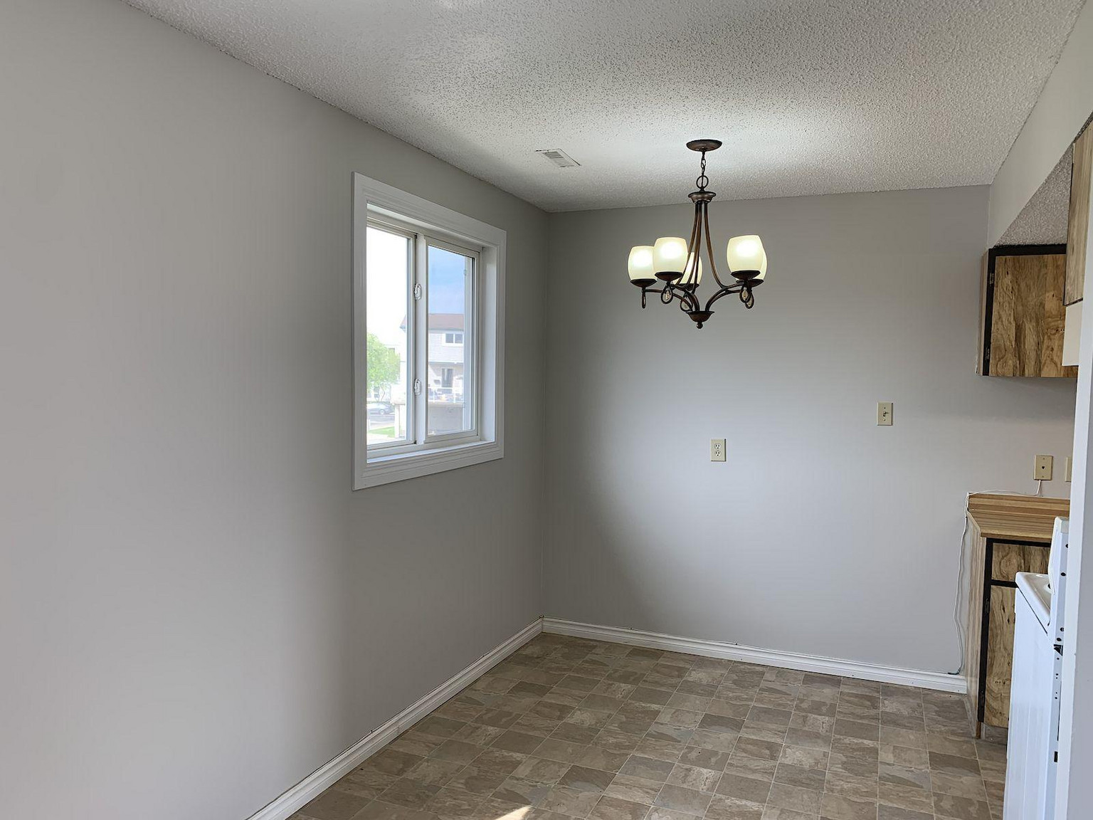 8403 29 Avenue NW, Edmonton, Alberta, Canada, T6K 3M2 - Photo 3