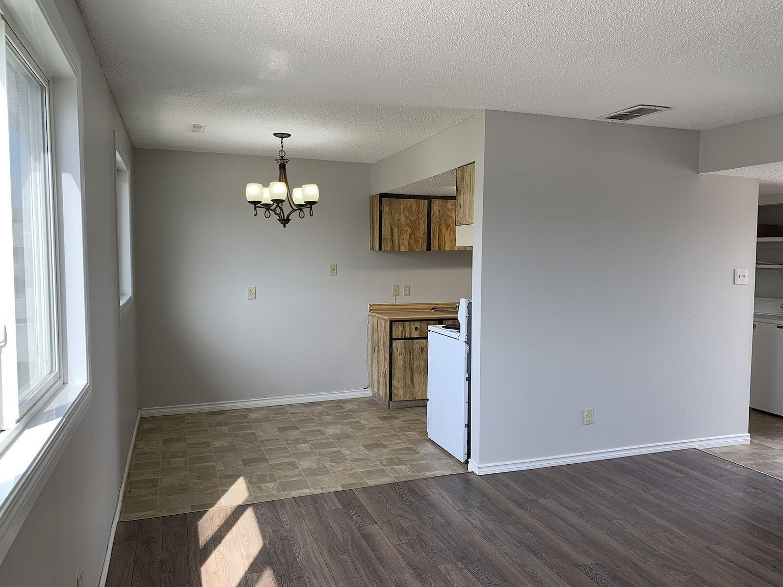 8403 29 Avenue NW, Edmonton, Alberta, Canada, T6K 3M2 - Photo 4