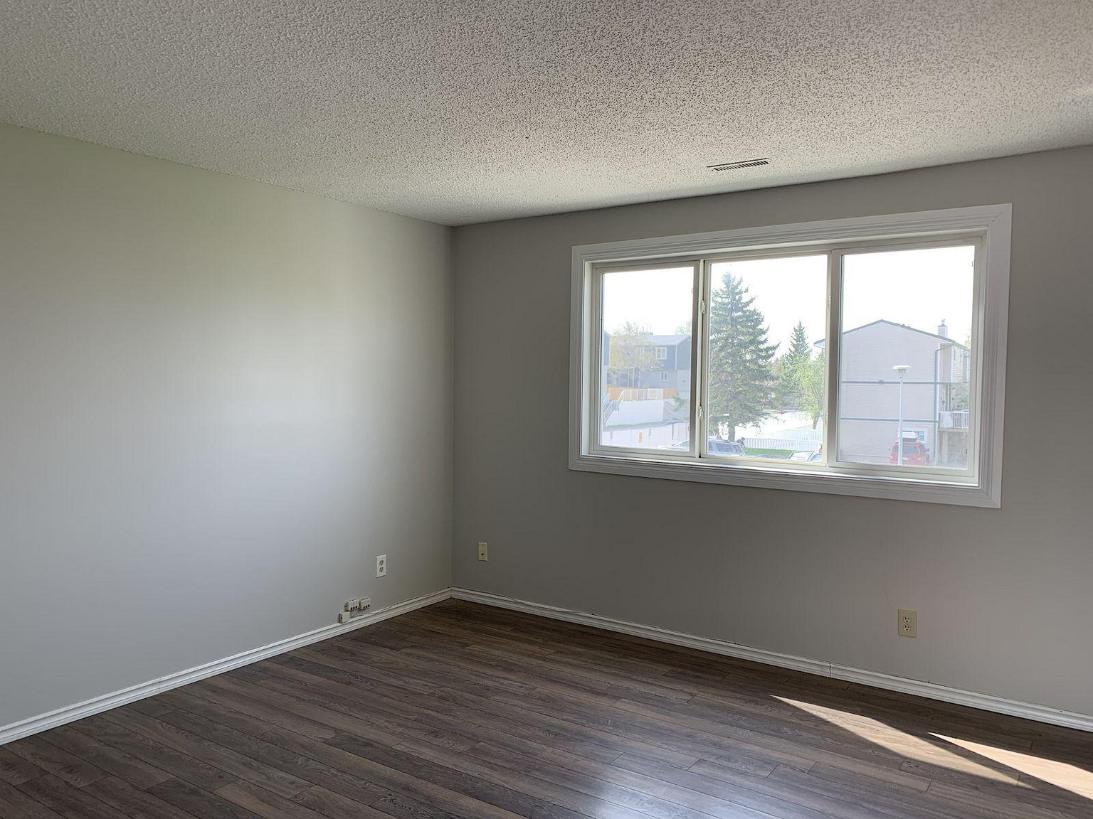 8403 29 Avenue NW, Edmonton, Alberta, Canada, T6K 3M2 - Photo 6