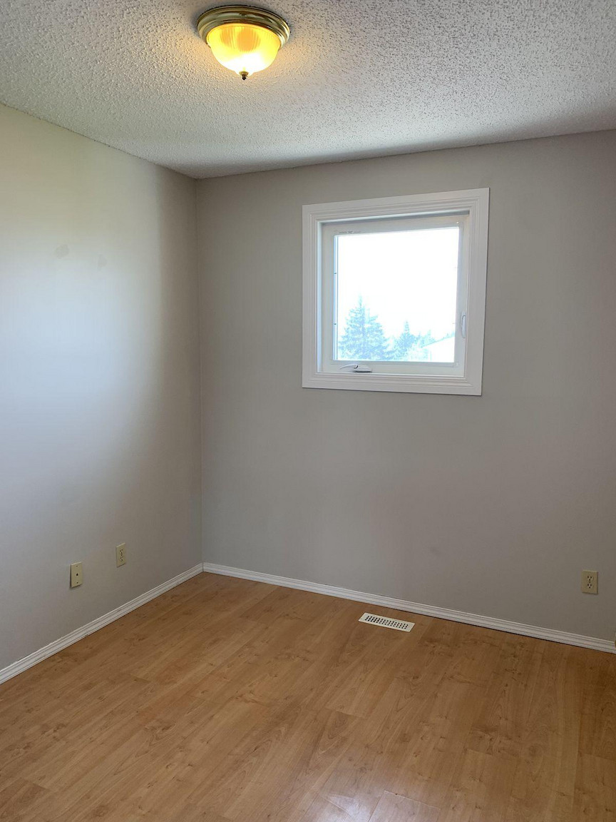 8403 29 Avenue NW, Edmonton, Alberta, Canada, T6K 3M2 - Photo 9