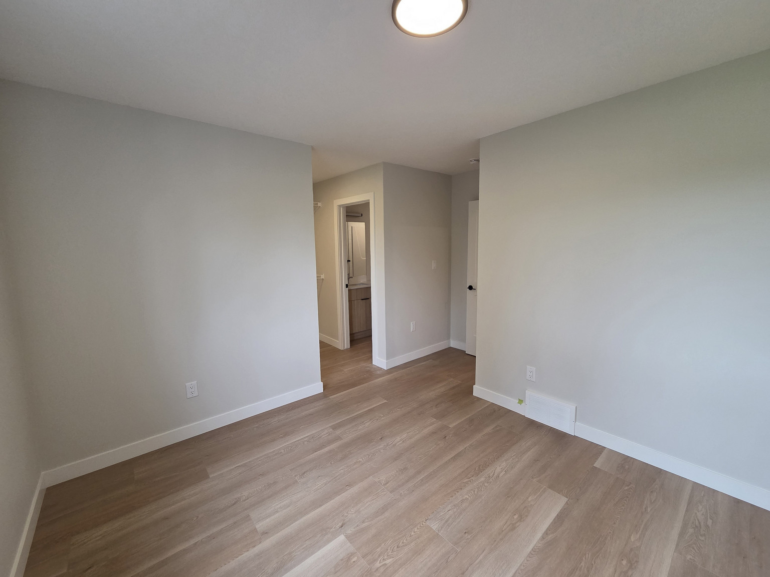 6203 109A Street Unit 2 Main - Photo 2
