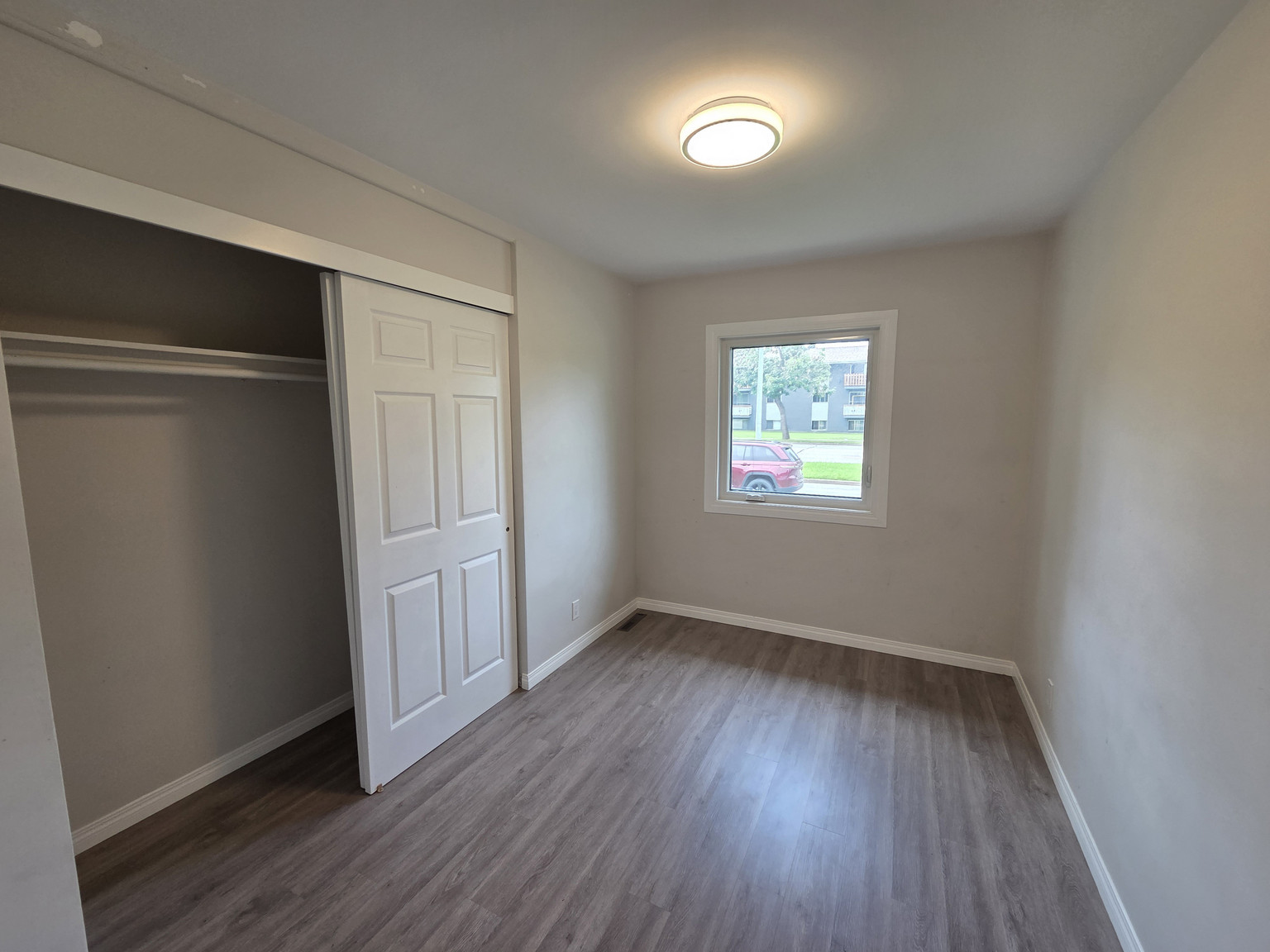 9035 149 Street Main - Photo 3