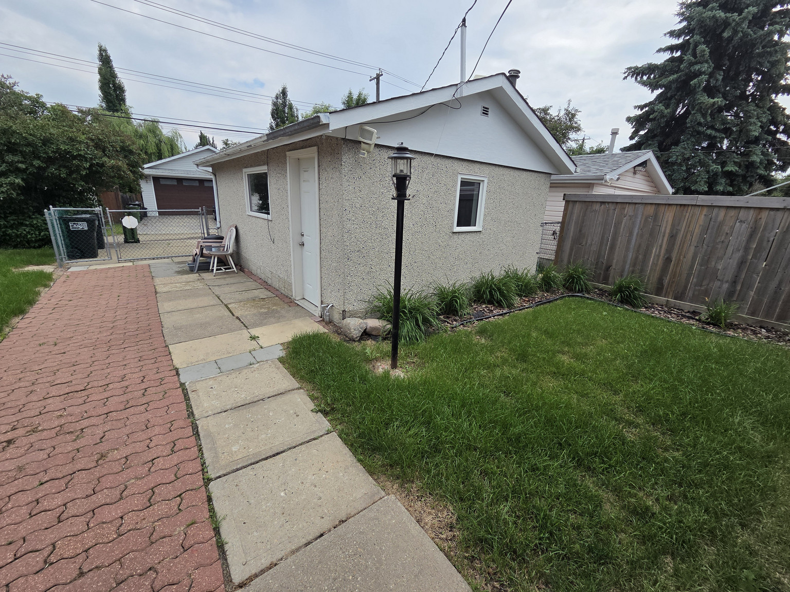 9035 149 Street Main - Photo 7