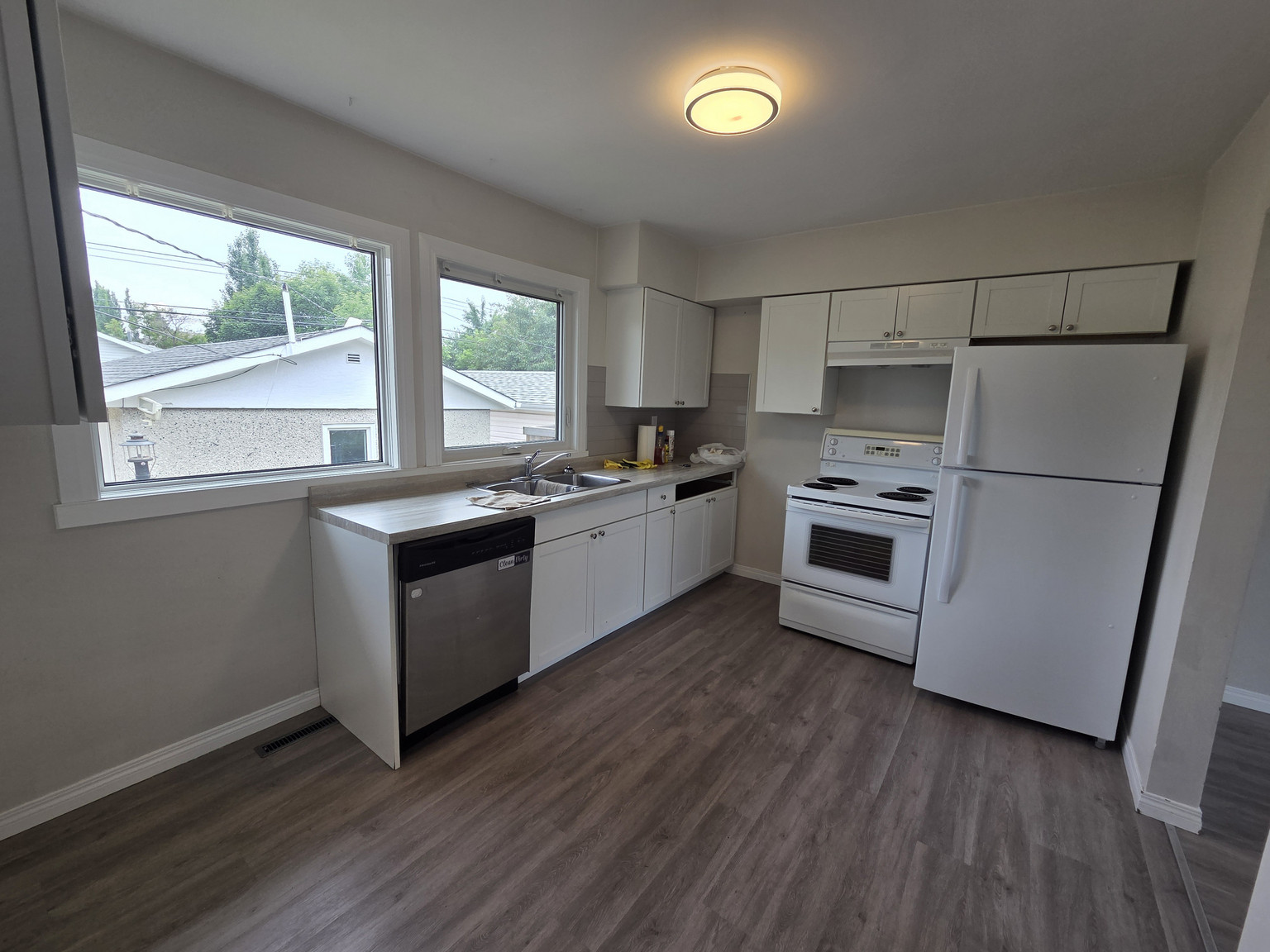 9035 149 Street Main - Photo 11