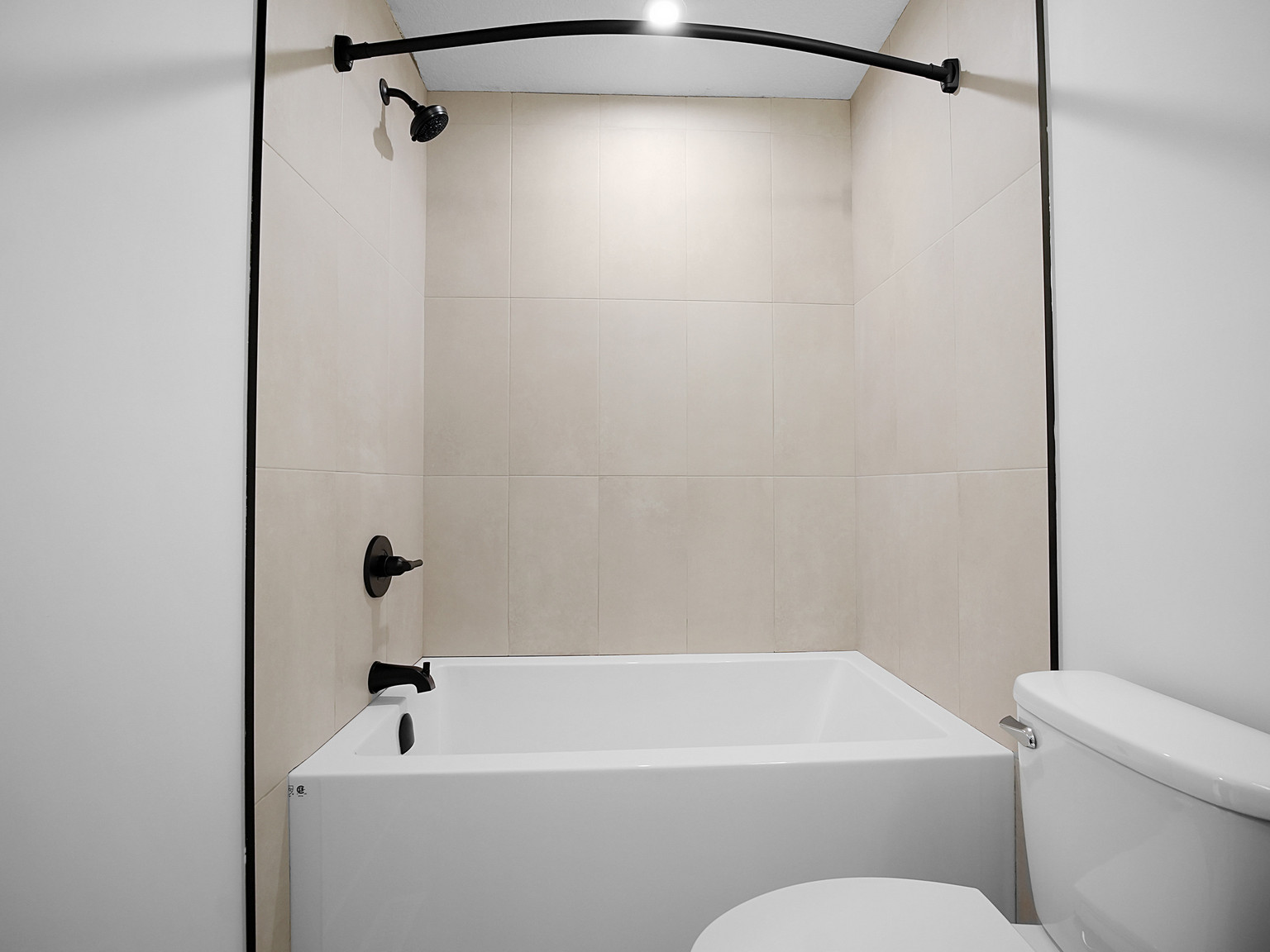 12145 101 Street Northwest, Edmonton, Alberta, Canada, T5G 2C2 - Photo 3