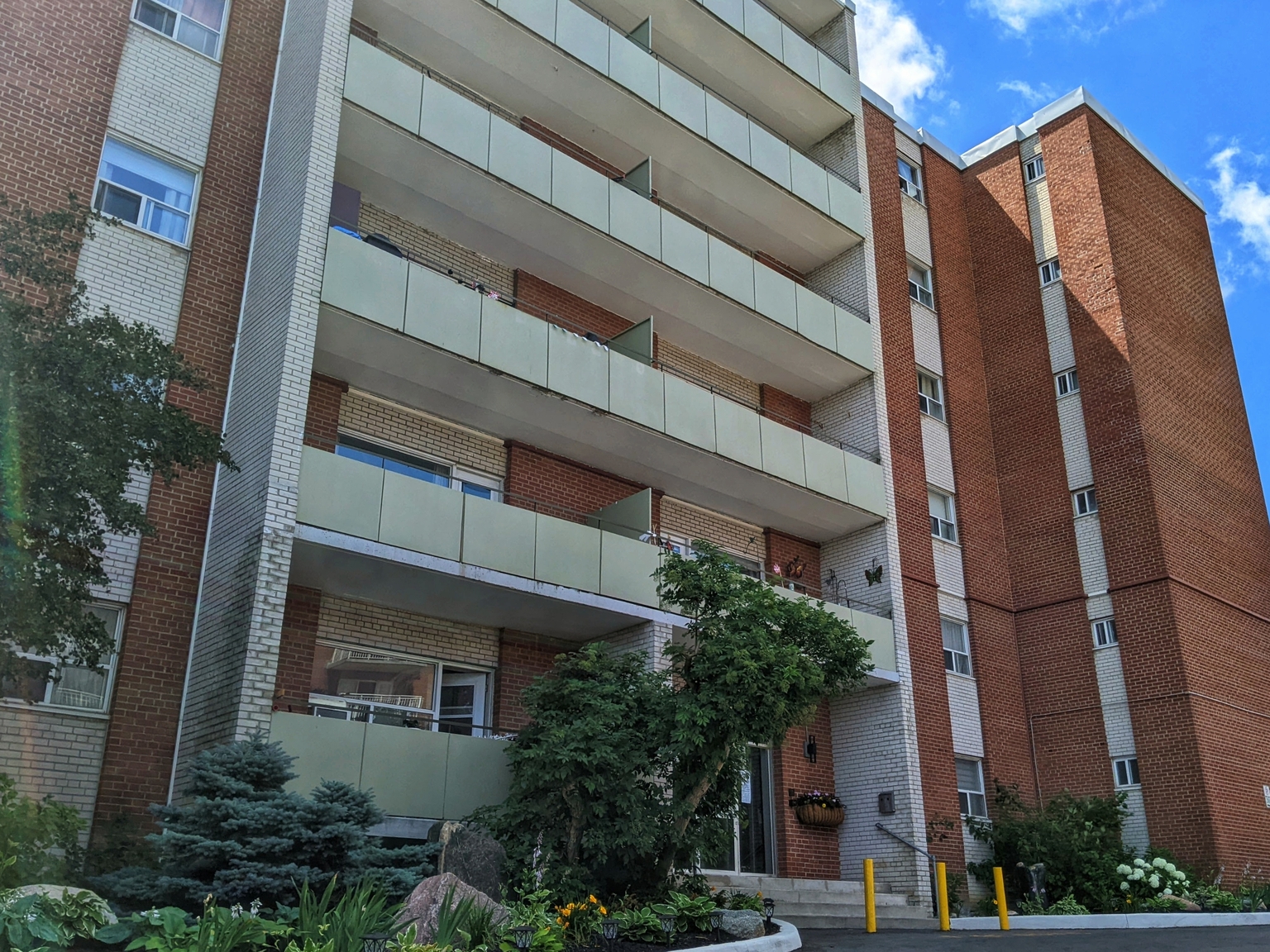 Laverock Apartments - 60 Laverock Avenue
