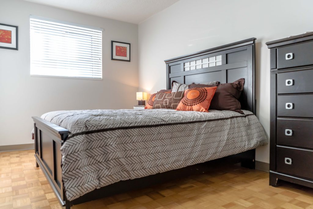 Owen Apartments - Photo 11