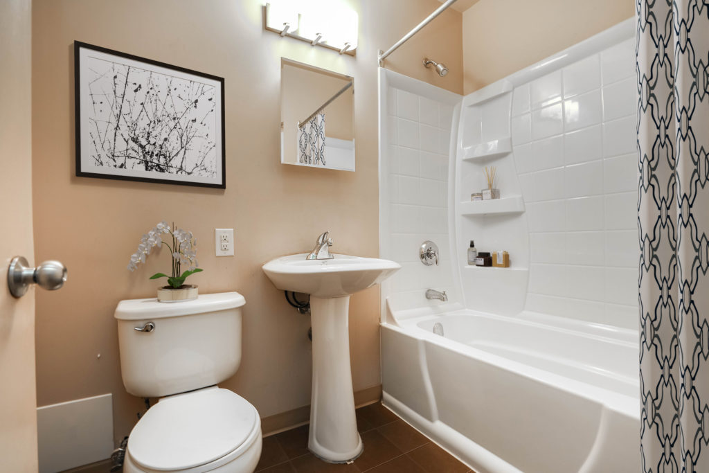 Essex House - Photo 8