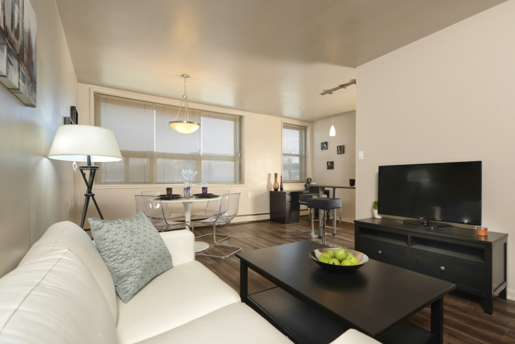 Essex House - Photo 9