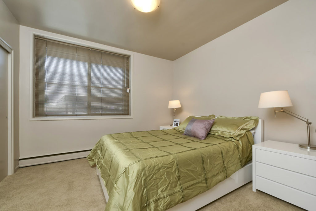 Essex House - Photo 12