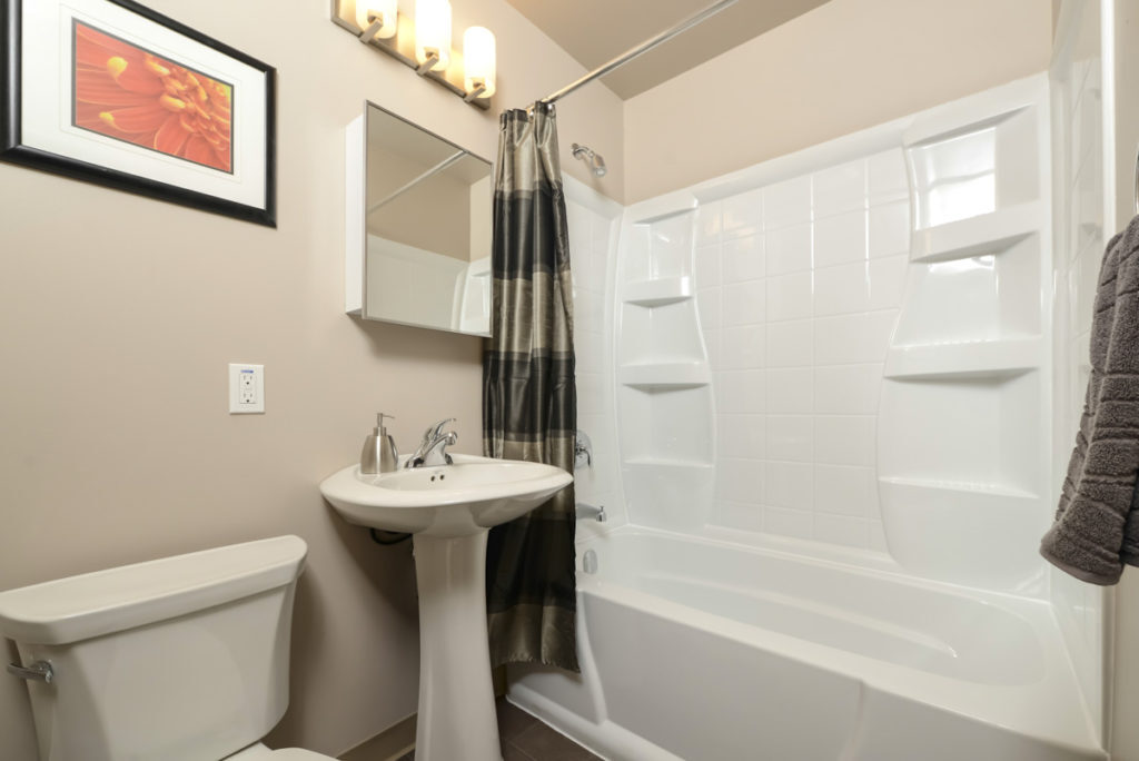 Essex House - Photo 13