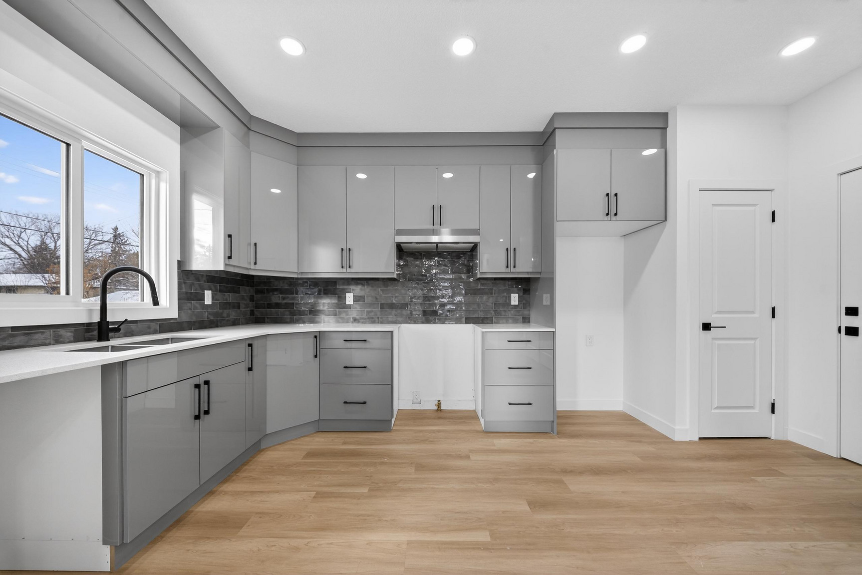 Delton Row – 8600-8604 121 Ave - Photo 7