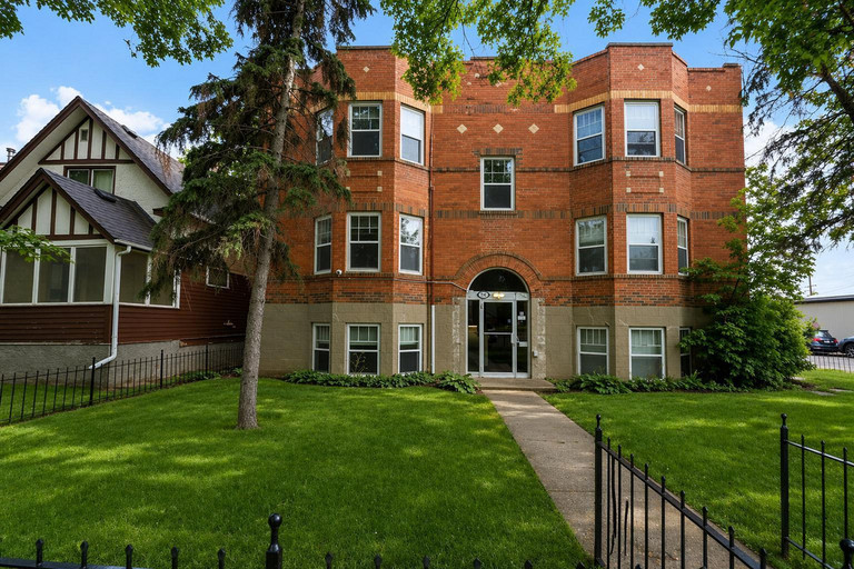 Melrose Apts 