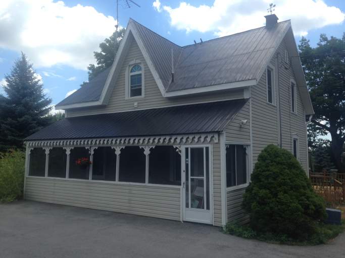 382 Koen Road - 3 bed, 1 bath