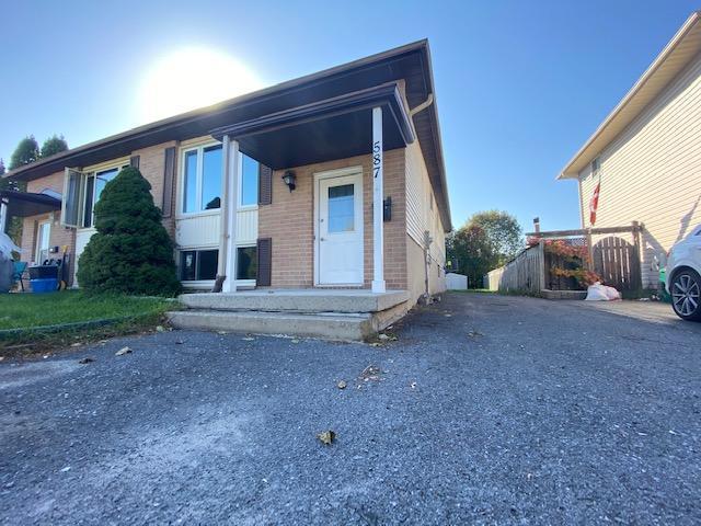 587 Gavin Court - Lower - 2 bed, 1 bath ALL INCLUSIVE