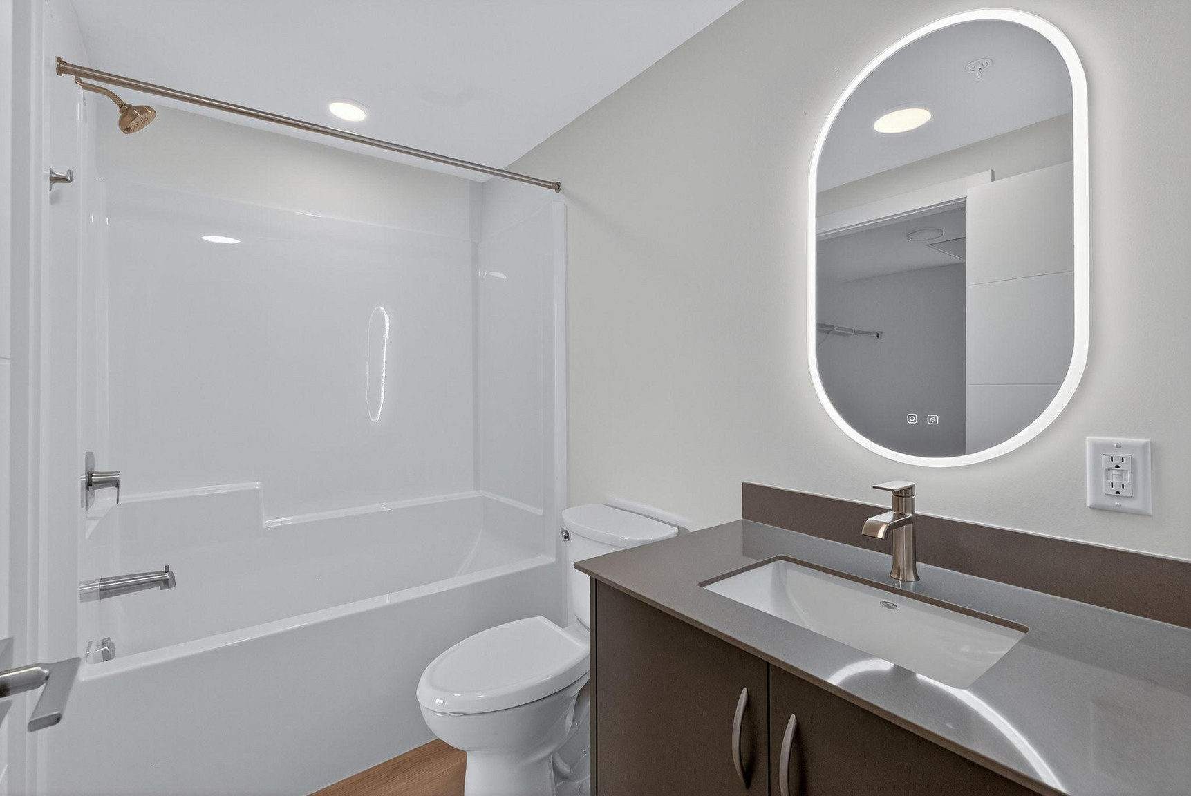 285 Dougall - Photo 10