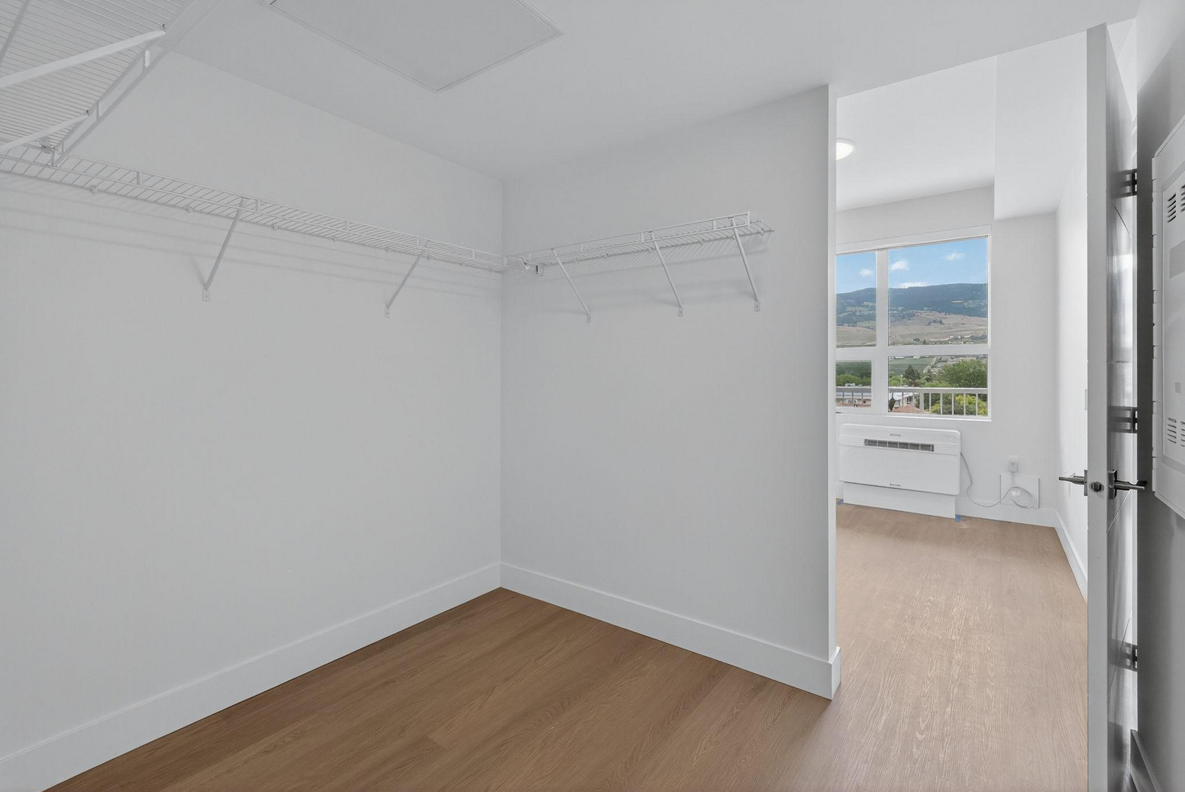 285 Dougall - Photo 12
