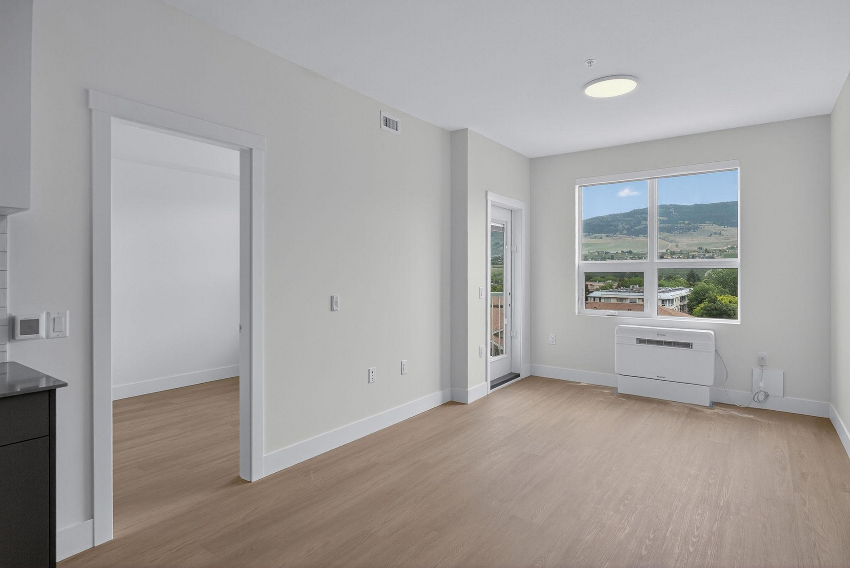 285 Dougall - Photo 14