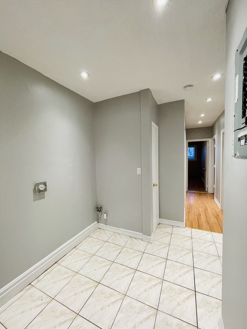 1739 Eglinton Avenue West - Photo 19