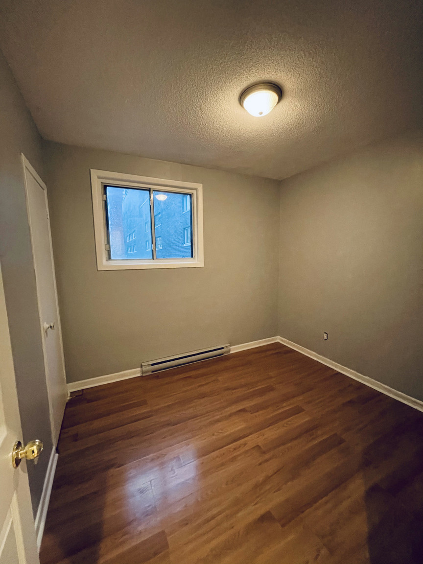 1739 Eglinton Avenue West - Photo 36