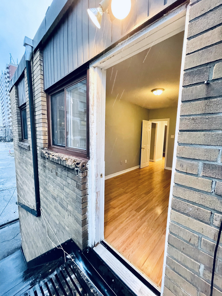 1739 Eglinton Avenue West - Photo 28