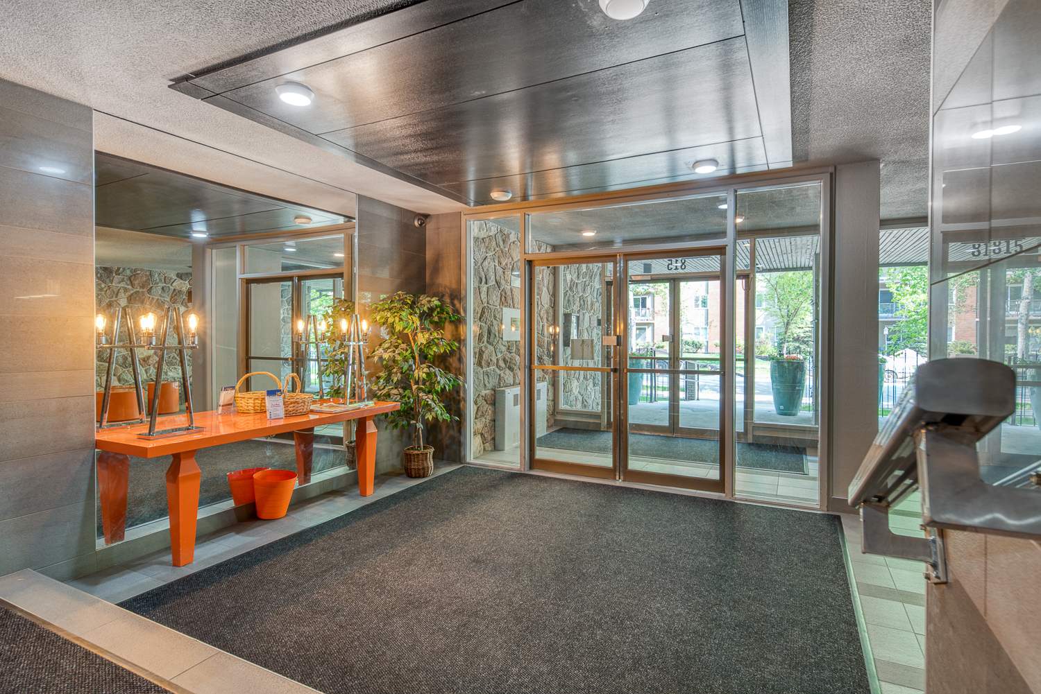 Granada Apartments - Photo 6