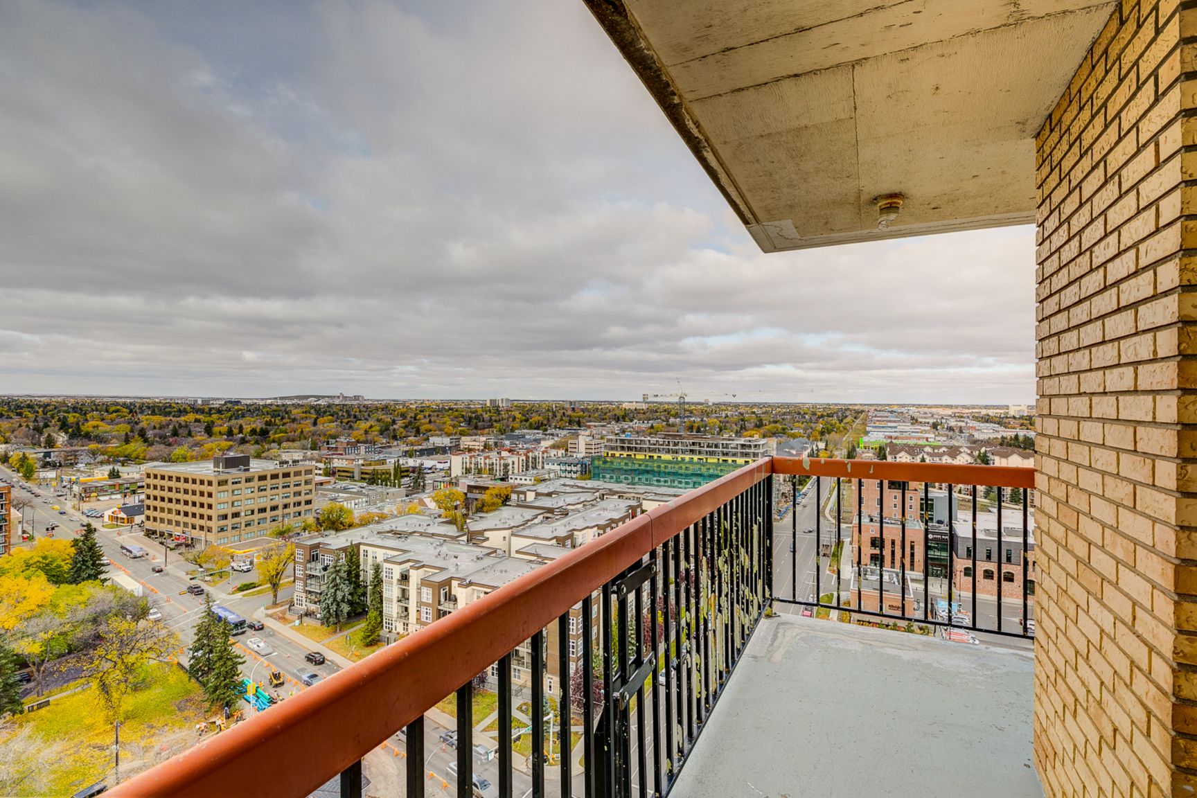 Lamplighter Apartments - Photo 10