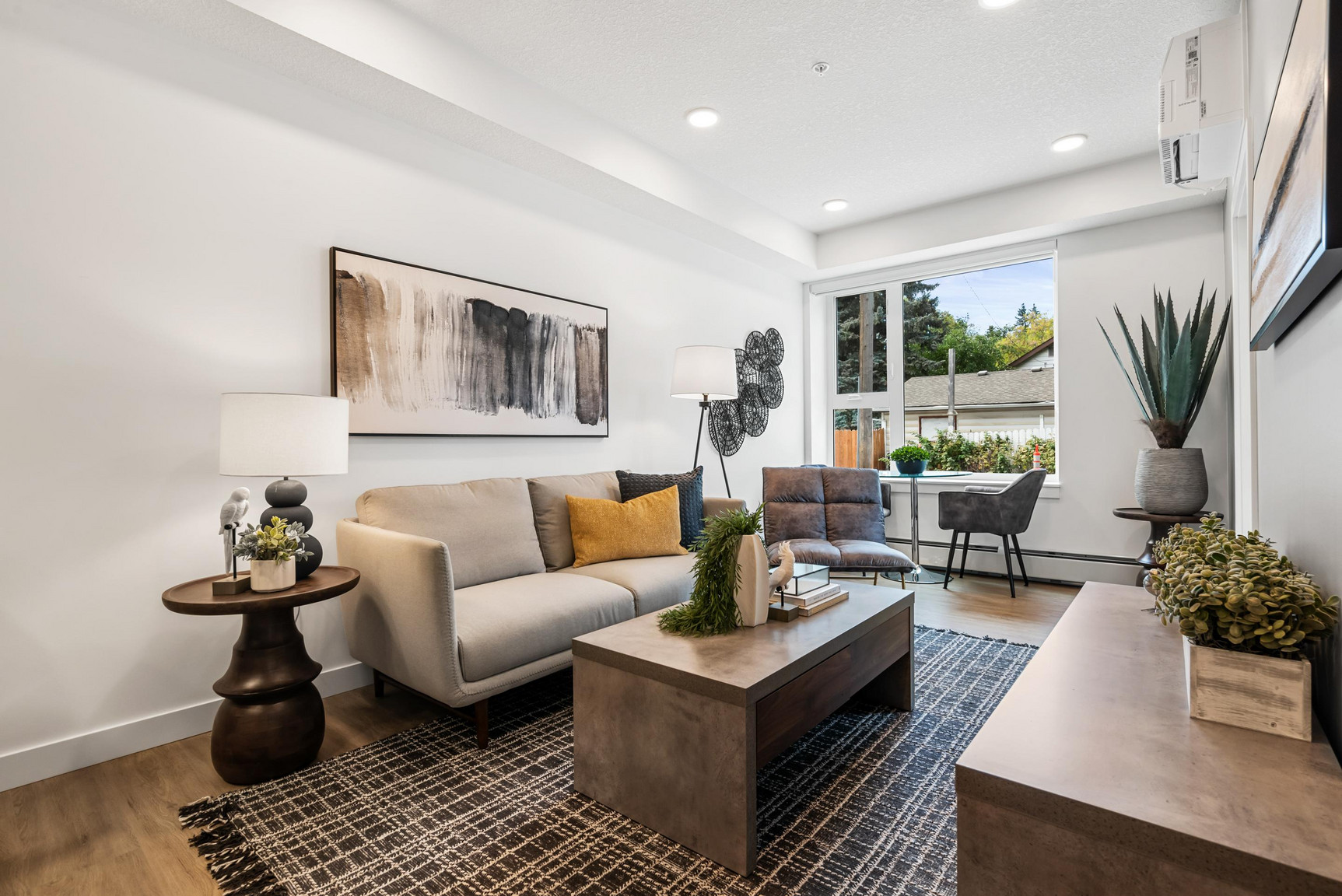 Bravo Apartments - Photo 3