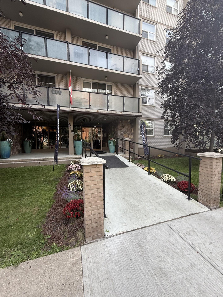 Granada Apartments - Photo 3