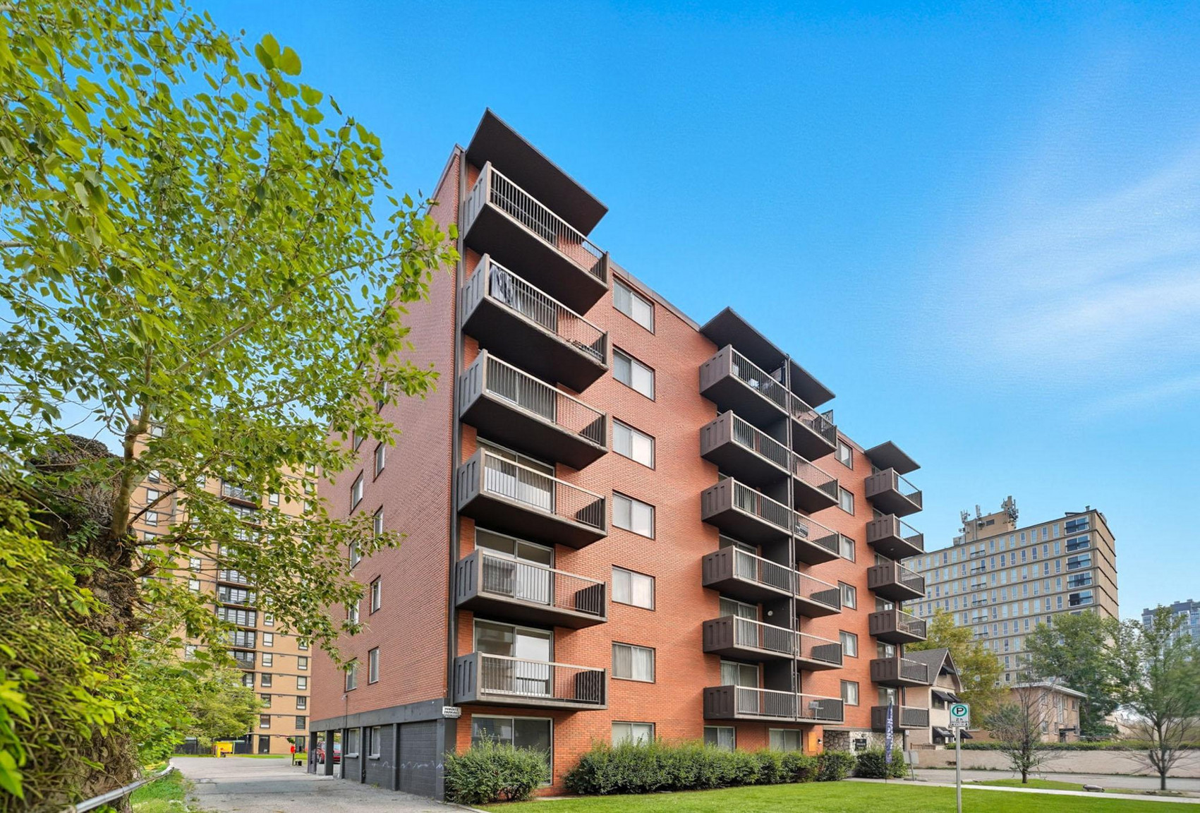 Westbury House Apartments - Photo 2