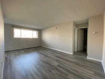 Darren Manor - Photo 3