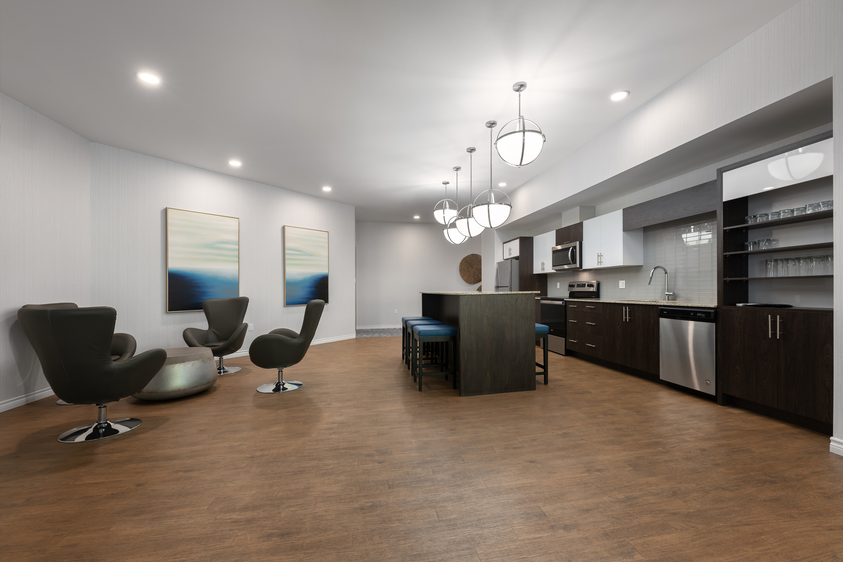 The Charles Apartments - Photo 2