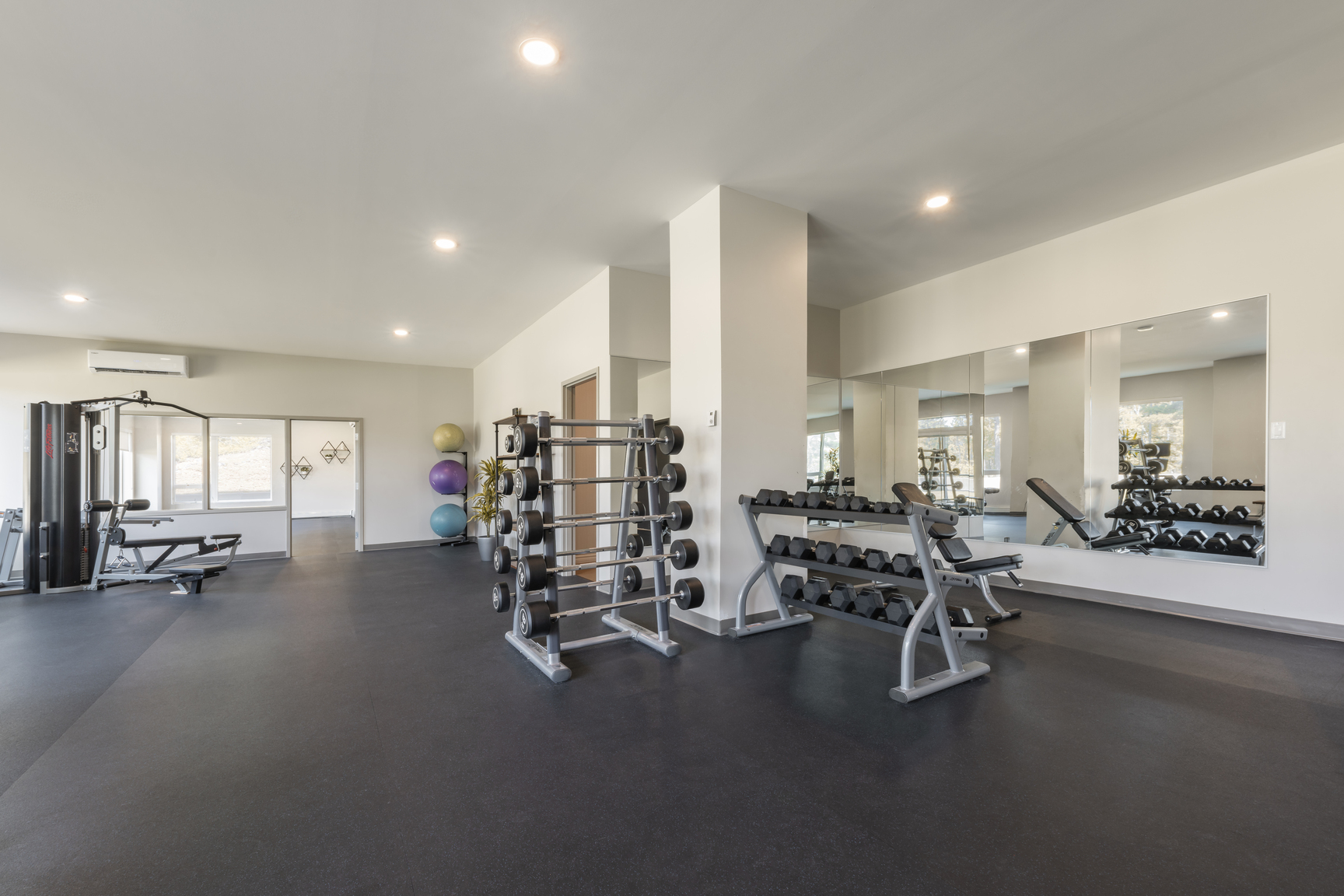 The Charles Apartments - Photo 4
