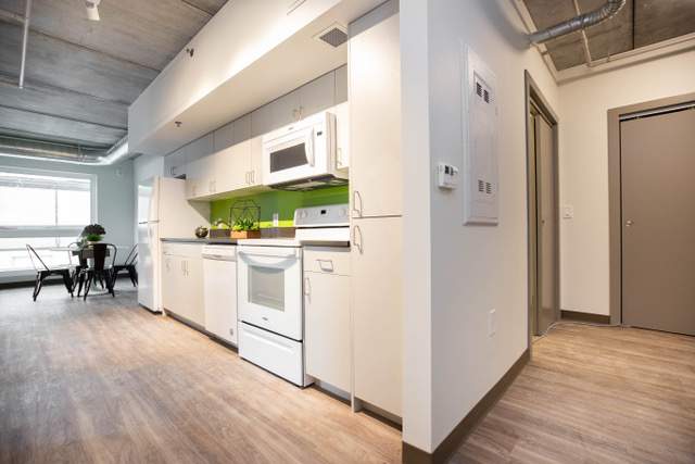 West Broadway Commons - Photo 18
