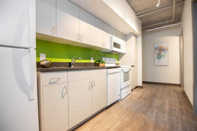 West Broadway Commons - Photo 19