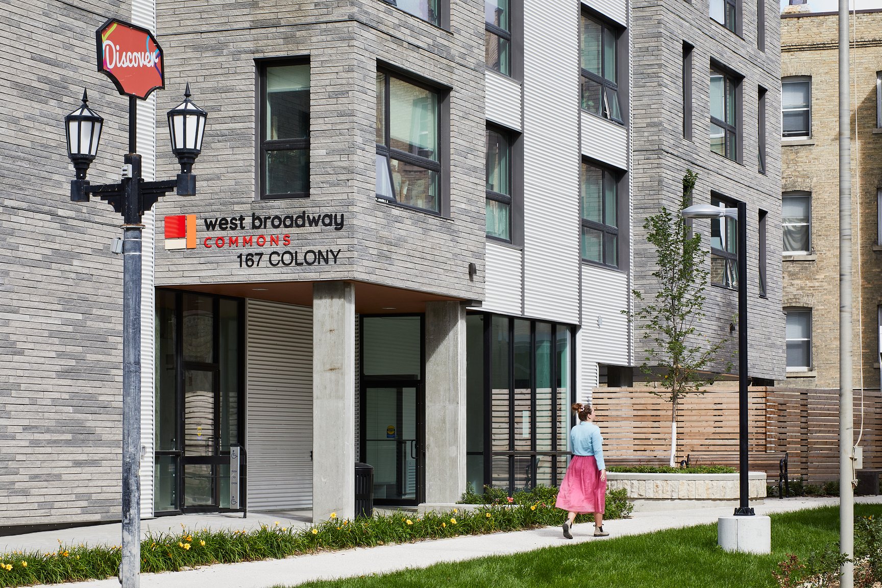 West Broadway Commons - Photo 4