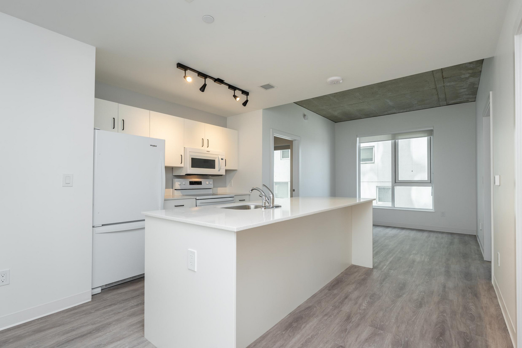 Solara Flats - Photo 3