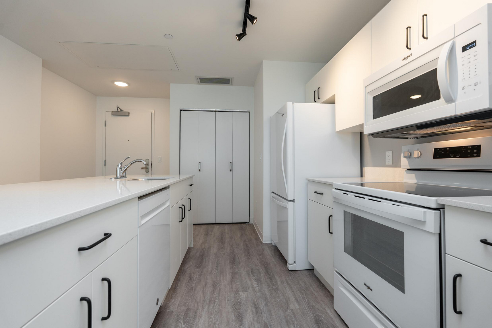 Solara Flats - Photo 4
