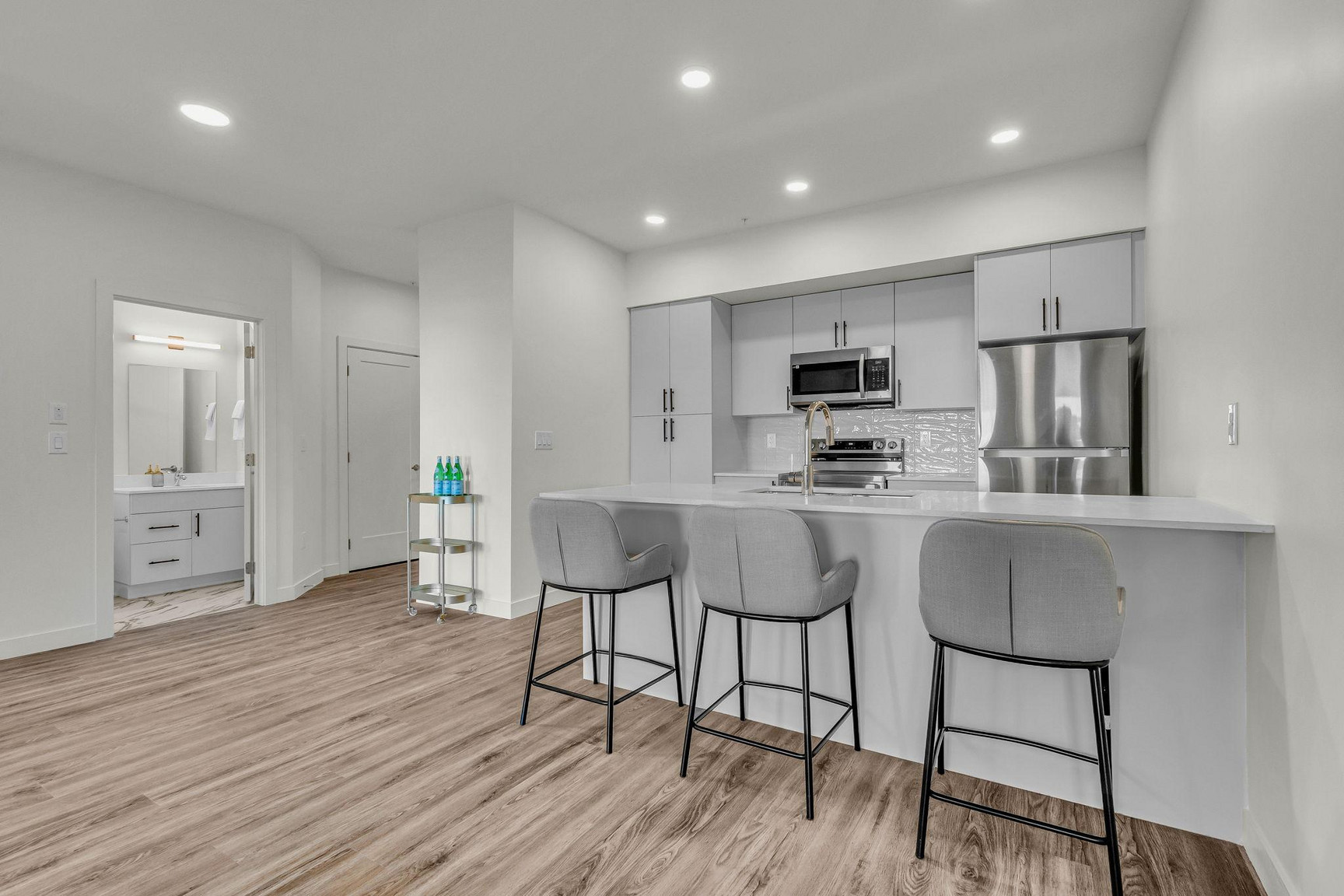 East Village - Brand New Apartment in St. Albert | Rooftop Patio, Pet Friendly, Underground Parking - Photo 5