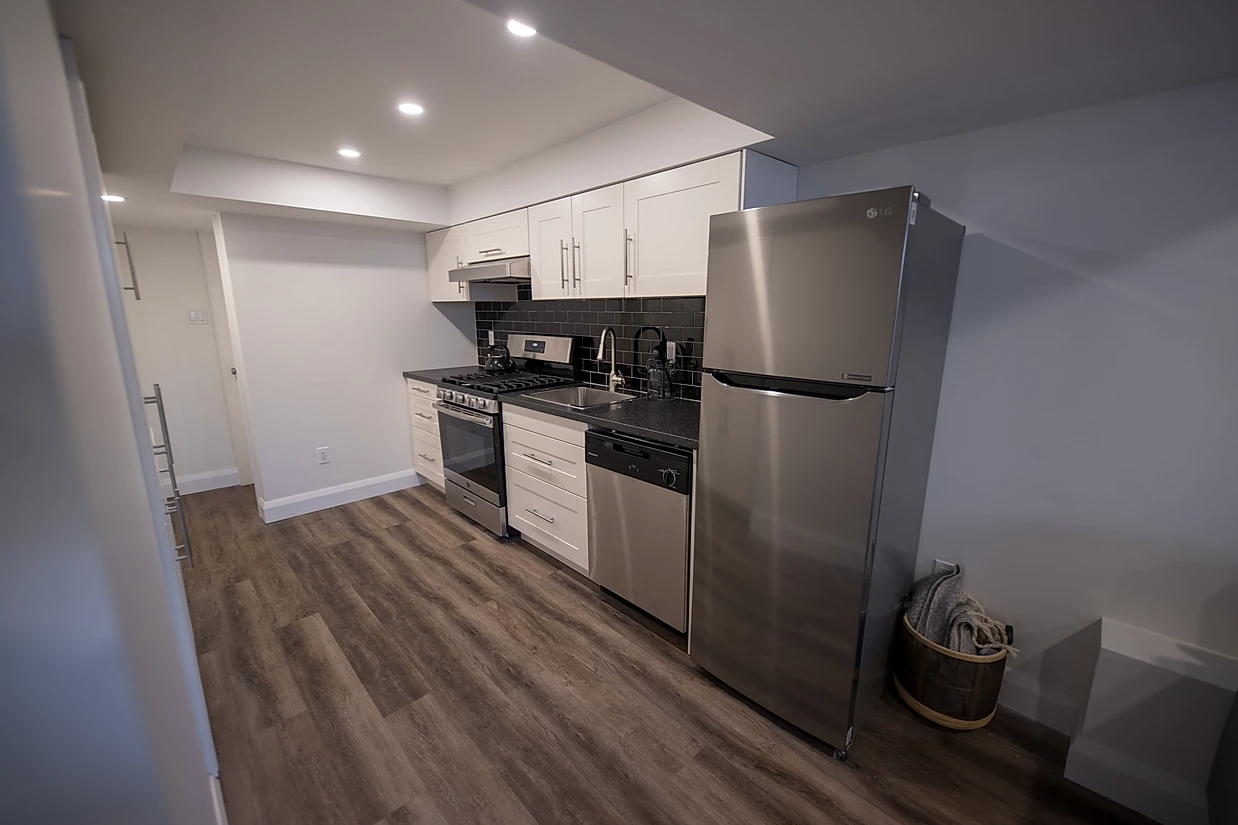 858 Bronson Avenue - Photo 6